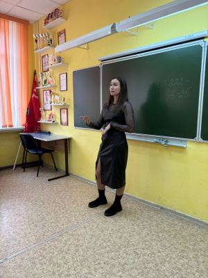 В рамках Общероссийского общественно-государственного движения детей и молодёжи «Движение первых» ветеринарный специалист КОГБУ «Кировская облСББЖ» провел урок с учащимися 11 класса МБОУ СОШ № 56